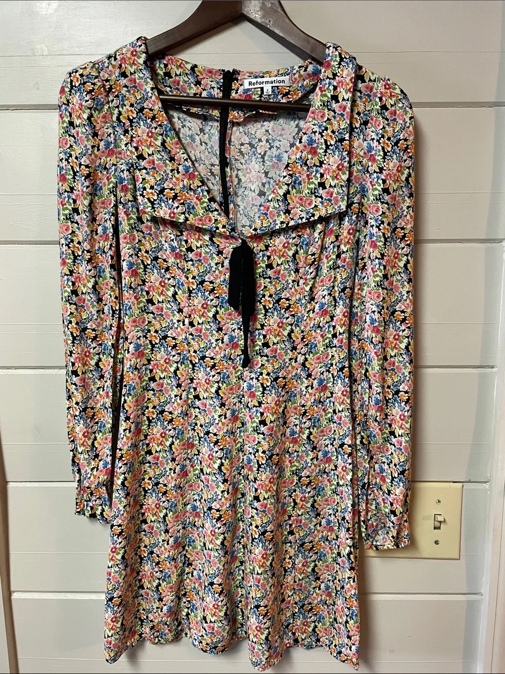 Reformation 'Mavis' Long Sleeve Multicolor Floral V Neck Dress Size 4.